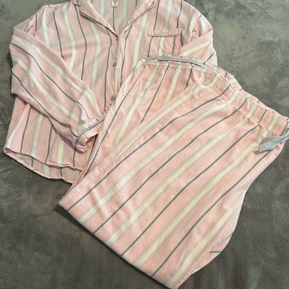 Victoria Secret Warm Long Sleeve Flannel Pajamas - Picture 7 of 8